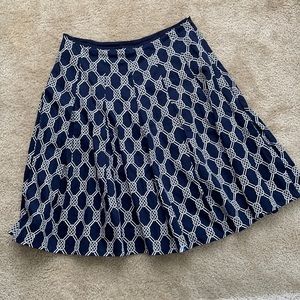 🦁Jones New York Signature cotton navy and white pleated cotton skirt